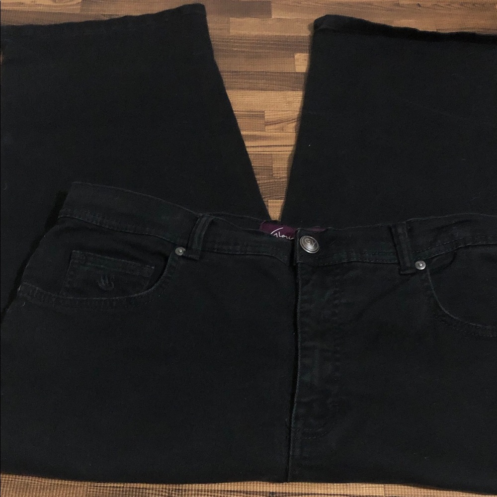Gloria Vanderbilt Black Capris